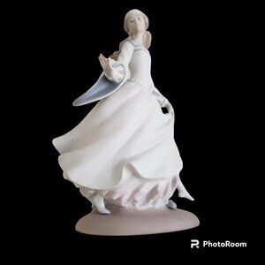 Lladro Figure #4828 CINDERELLA'S LOST SLIPPER *Retired* Porcelain
